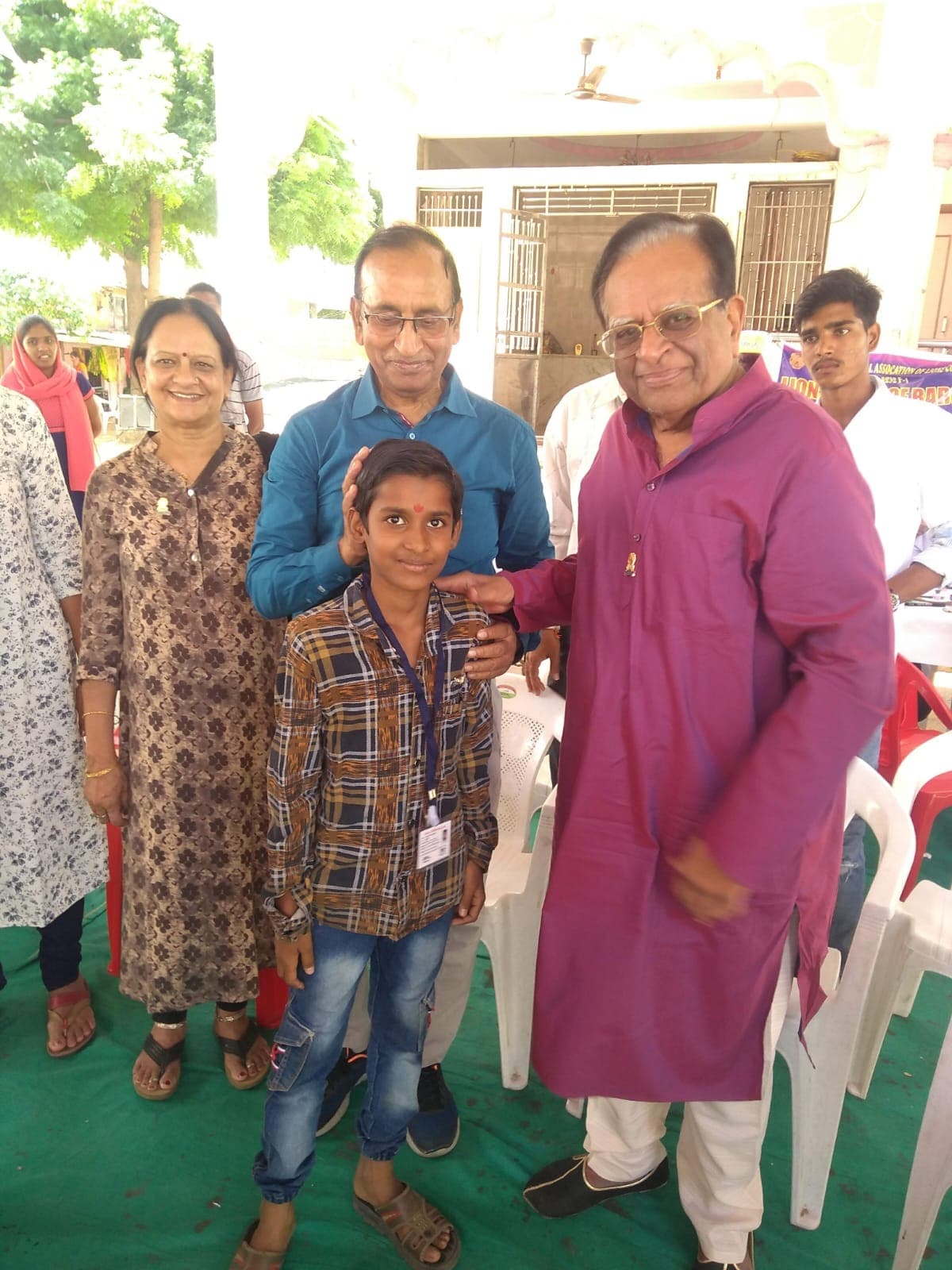 Paathshala student receiving appreciation award from MJF Lion Ramesh Bhai Sah, District Governor 3232F1 — 2018–19